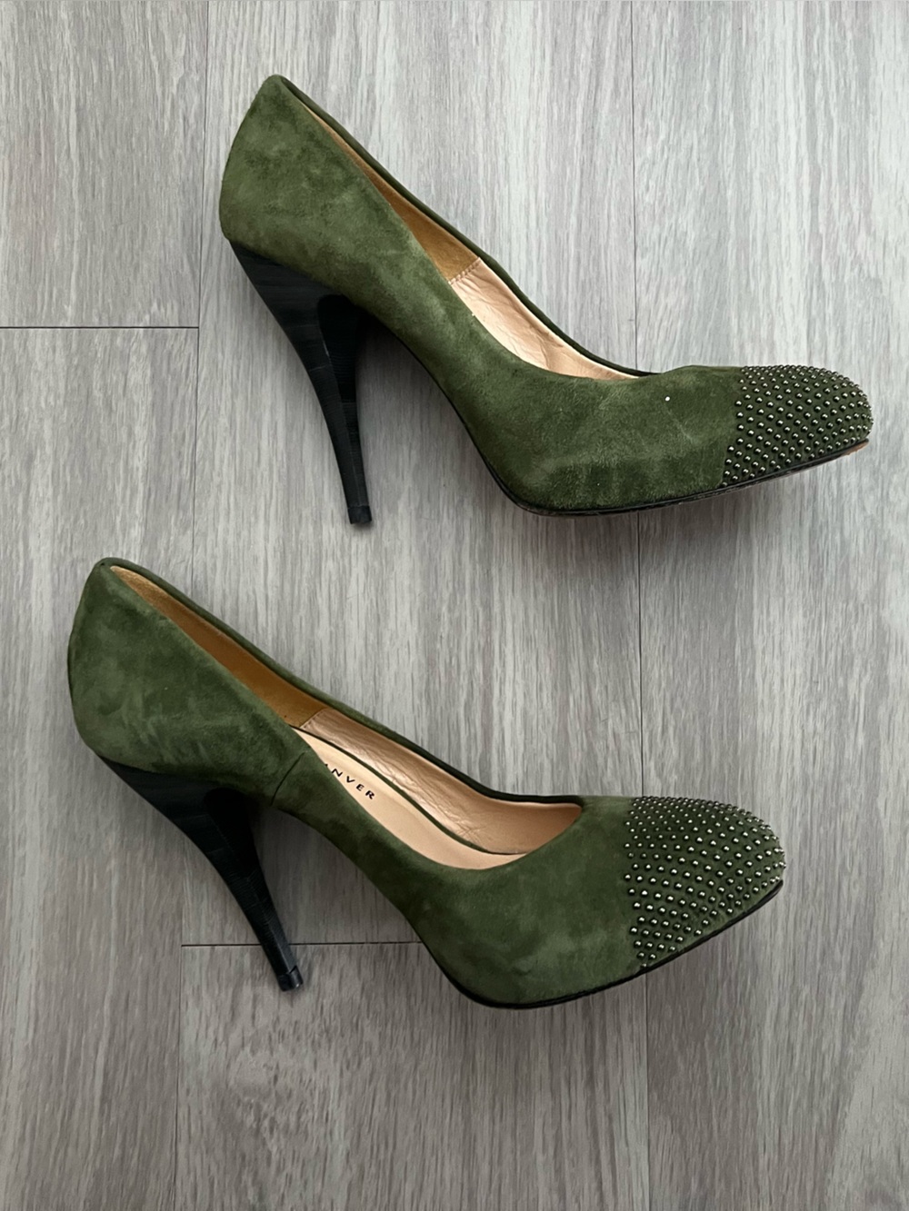 Rebeca Sanver Olive Green Suede Studded Pumps EU 40